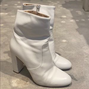 STEVE MADDEN WHITE LEATHER BOOTIES